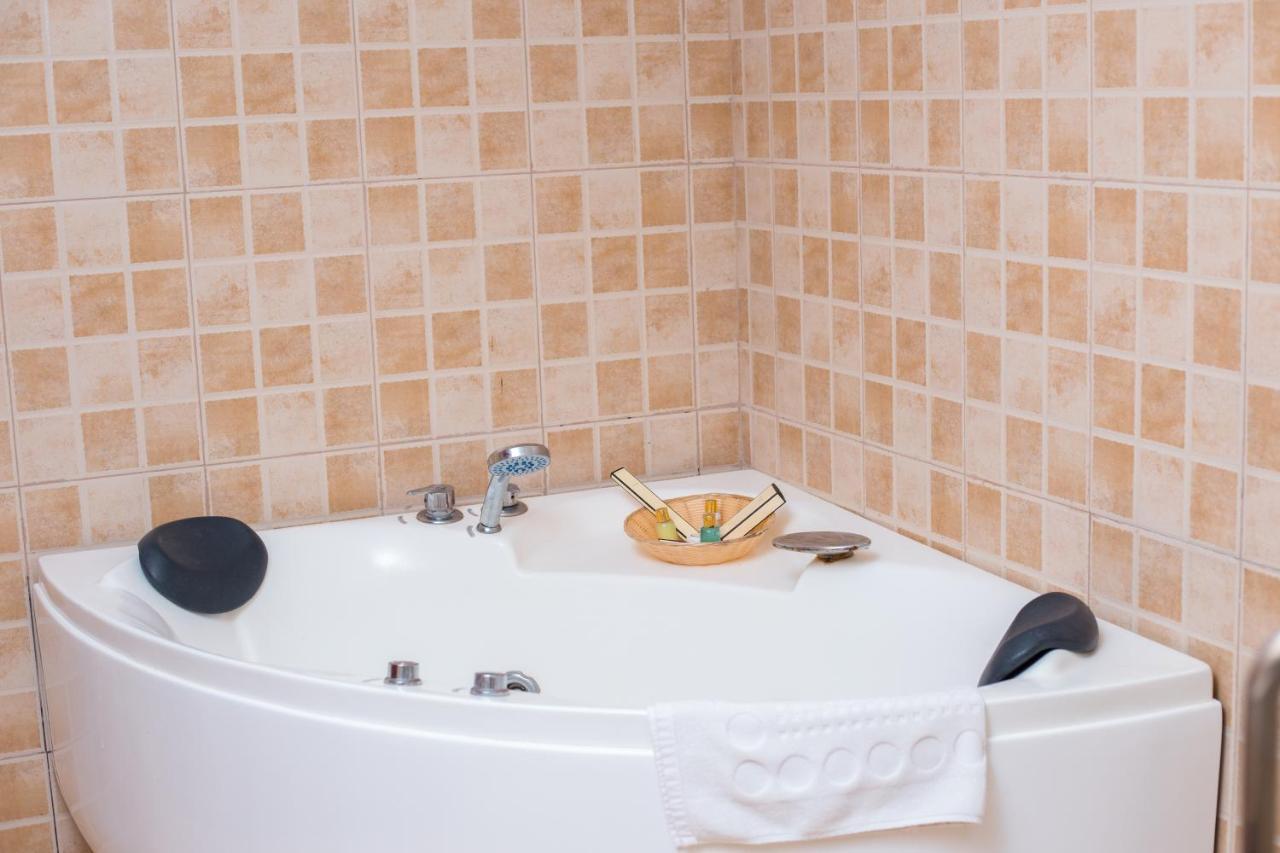 Regency Park Hotel Dar es Salaam Ngoại thất bức ảnh